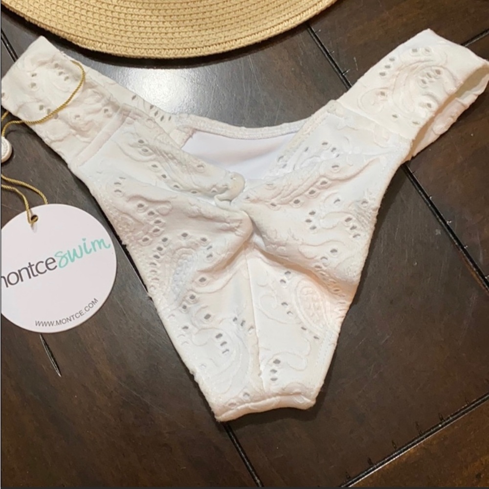 Eyelet Prima Ruffle Bikini XS Top & Bottom Size Small - Picture 3 of 5